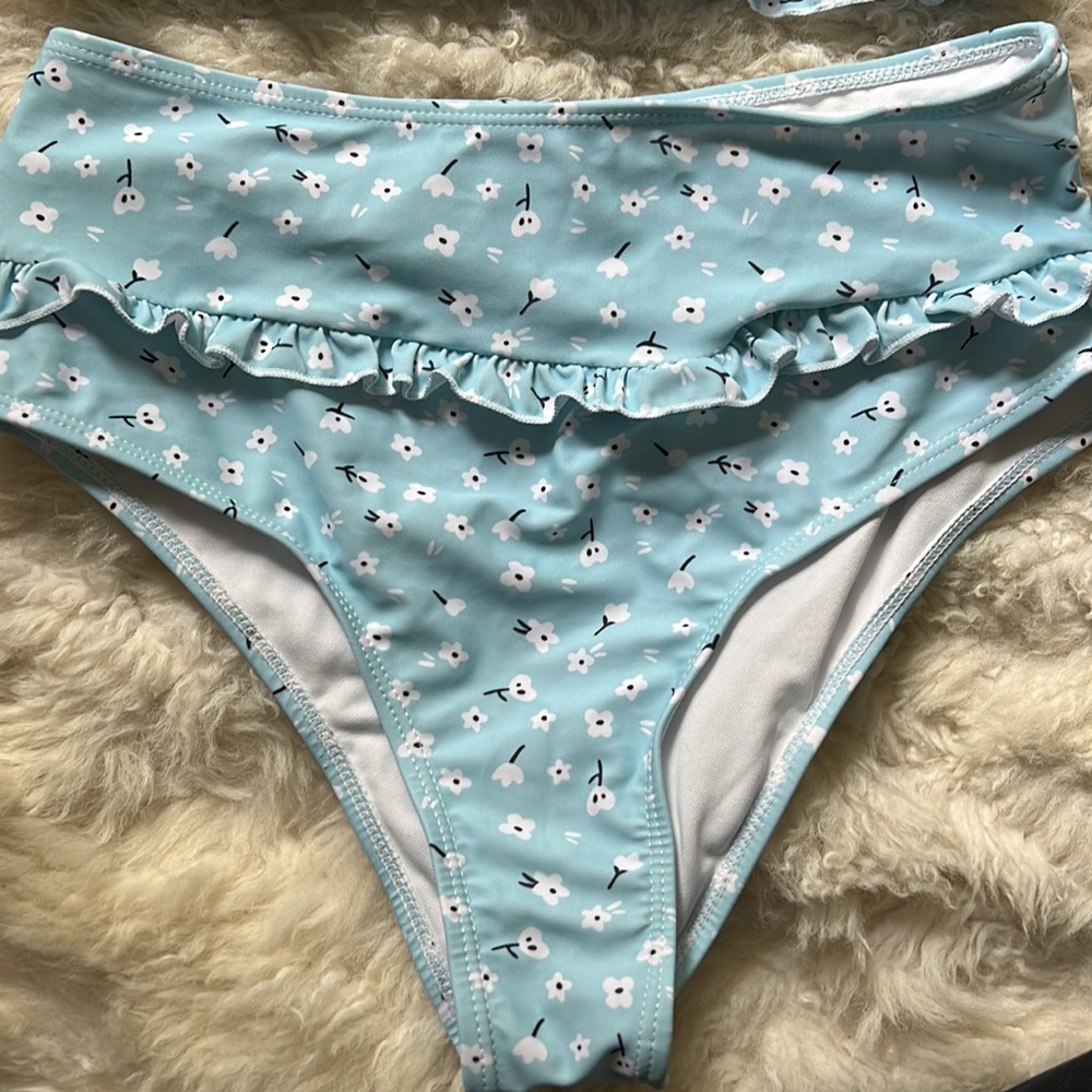Bikini. - Picture 3 of 3